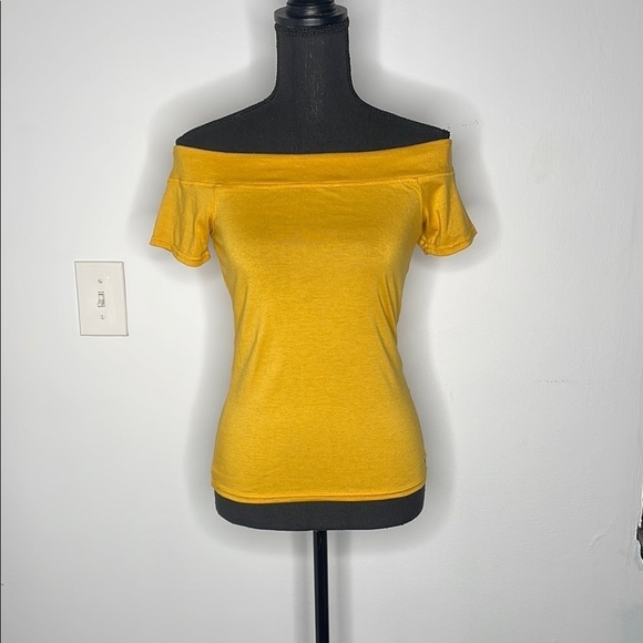 GUESS Yellow Off-Shoulder Women's Top - Picture 3 of 10